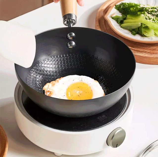 我終於能夠單手拋鍋了!只有我臉一樣大小的迷你炒鍋,精鐵加不塗層用著放心,鐵鍋也可以這麼萌這麼可愛!小巧的無塗層小鐵鍋,可愛好看好用哈! 我終於能夠單手拋鍋了!只有我臉一樣大小的迷你炒鍋,精鐵加不塗層用著放心,鐵鍋也可以這麼萌這麼可愛!小巧的無塗層小鐵鍋,可愛好看好用哈!