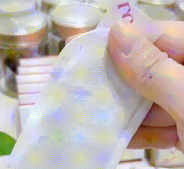 女人要爱自己,藏紅花雪蓮護墊貼呵护你!早晚貼一貼,排出廢物,止癢防敏、清爽收濕、調經扶正,關愛女性健康! 女人要爱自己,藏紅花雪蓮護墊貼呵护你!早晚貼一貼,排出廢物,止癢防敏、清爽收濕、調經扶正,關愛女性健康!